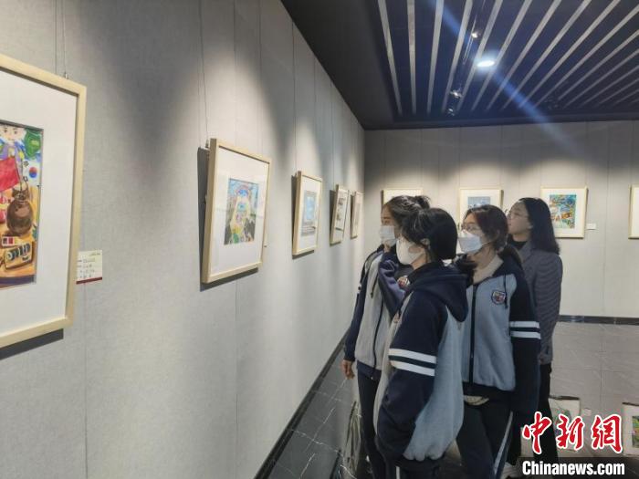 威海-韩国友城青少年绘画展：表达中韩友谊美好心愿