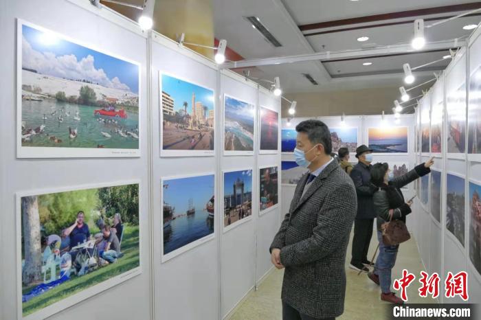 2日，“海河丝路情”文化系列活动之天津—伊兹密尔摄影图片交流展在津开幕。　佟郁 摄