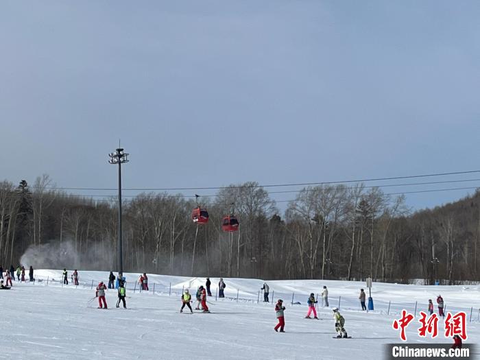 吉林“长白山之冬”冰雪旅游季掀起冰雪运动热潮