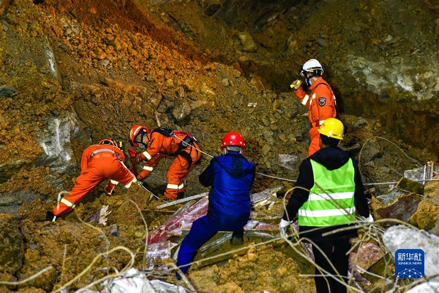 （社会）（1）贵州毕节在建工地山体滑坡造成5人遇难9人失联 