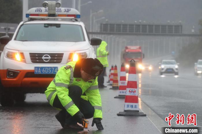 持续低温！广东高速部分路段仍然双向交通管制