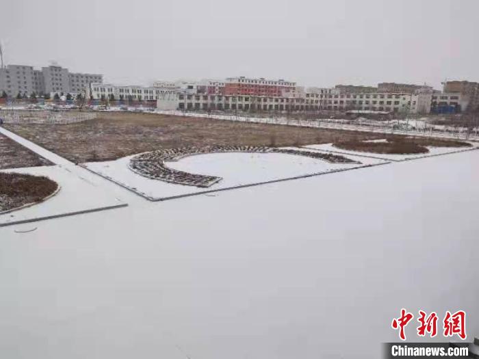 图为内蒙古中西部地区雨雪“上线”。　内蒙古气象局供图