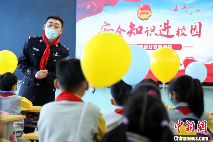 全国中小学生安全教育日，各地铁警线上线下送安全