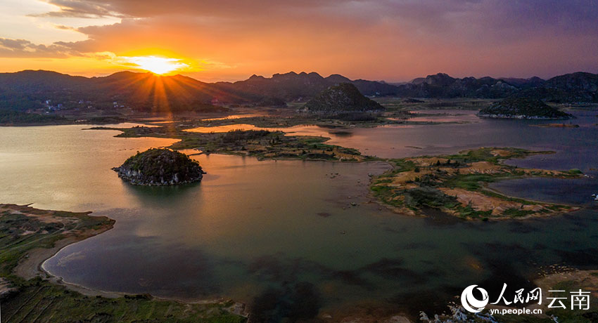 云南沾益海峰湿地盛夏风光如画。孙文来摄