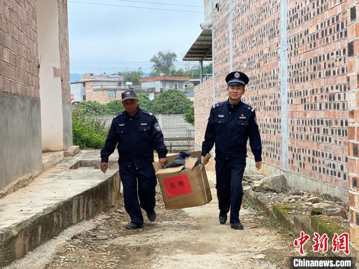 （新春走基层）广西南宁小站铁警的别样春运：10年风雨架起警民“连心桥”