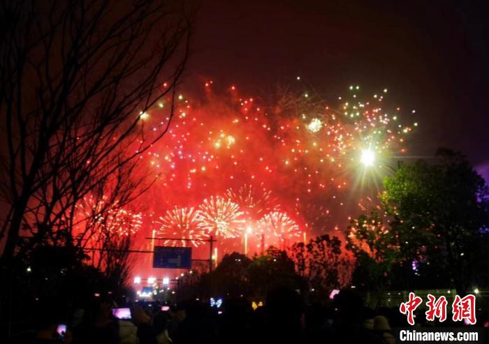 杭州烟花秀回归璀璨之夜，温暖人心