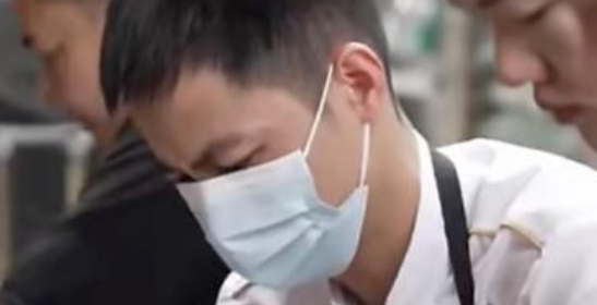 老板劝退&ldquo;别来吃&rdquo;的顺德鸡煲店，逼着广东文旅去斩鸡