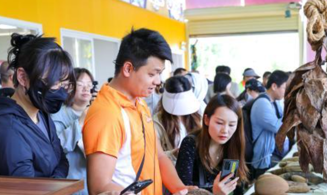 开局之年看中国&middot;开放自贸港：异域珍果的海南新传